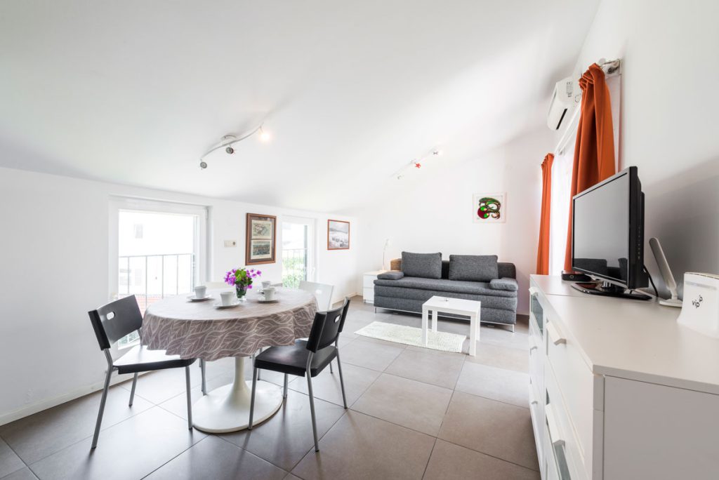 Livingroom Dining table
