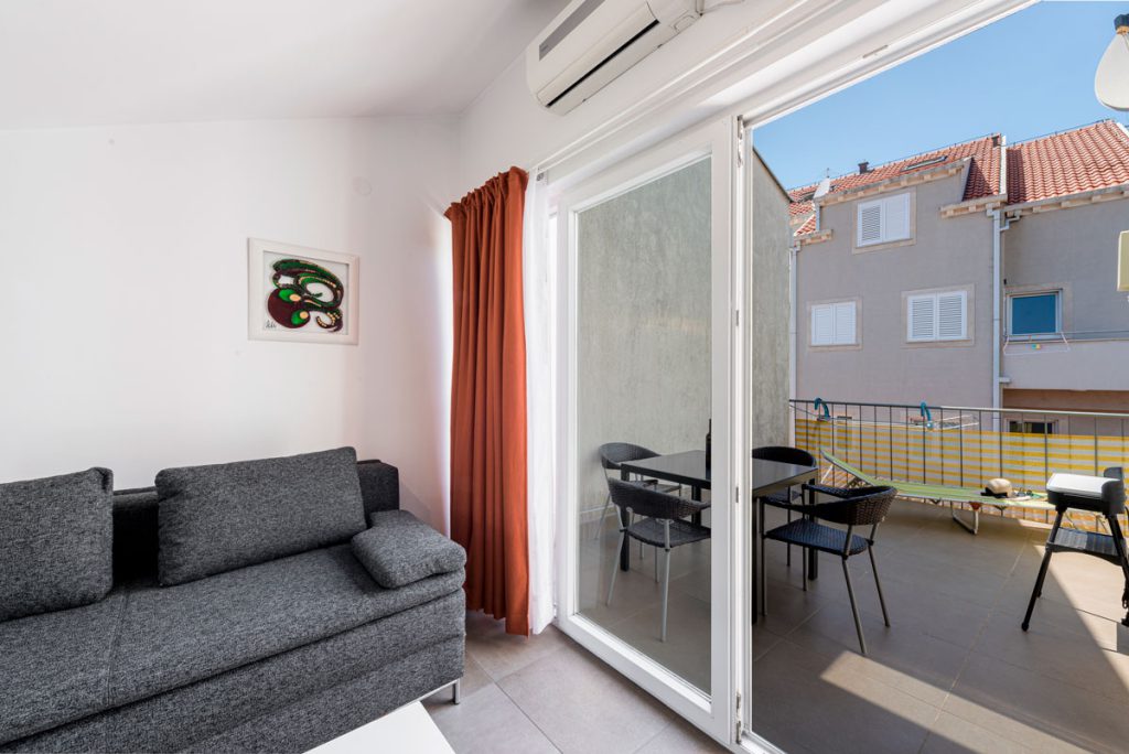 Livingroom view to the Terrace
