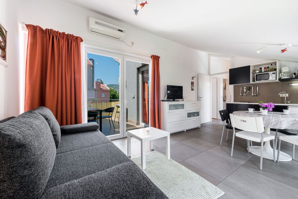 Livingroom view to the Terrace