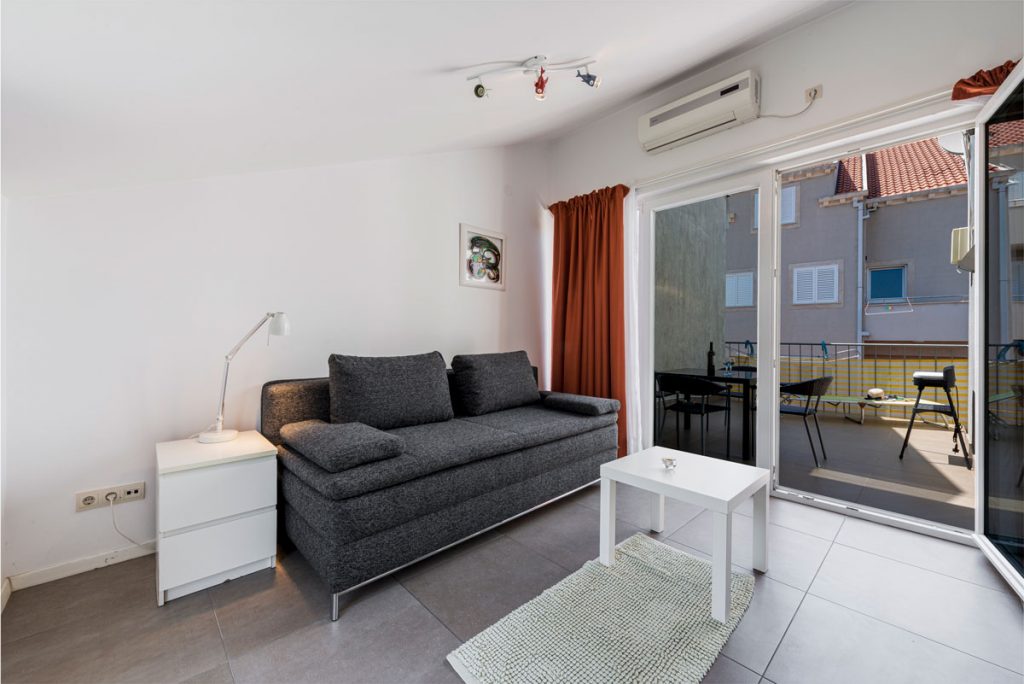 Livingroom view to the Terrace